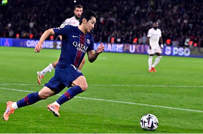 드리블 돌파를 시도하는 이강인. /사진=파리 생제르망(PSG) 공식 홈페이지 갈무리
