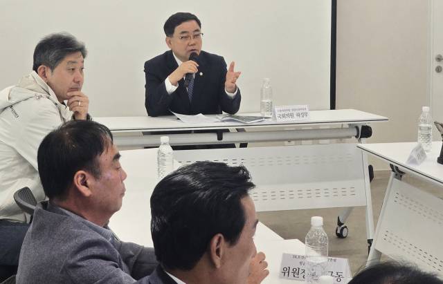 더불어민주당 경남도당 허성무 위원장이 현장 간담회 모두발언을 하고 있다. 더불어민주당 경남도당 제공