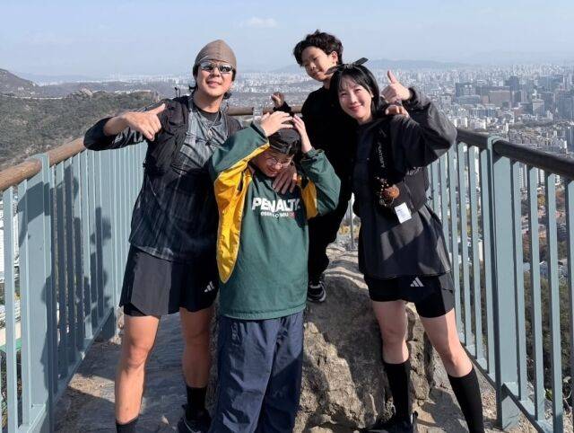 별이 가족과 함께 가을 나들이를 떠났다. / 별 인스타그램