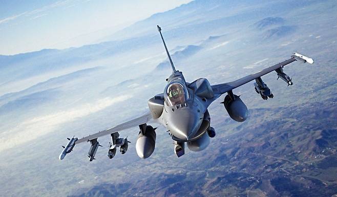 F-16은 구리다며 거부하고 KF-21을 선택"하겠다는 이 나라 | 밀리터리 랩실
