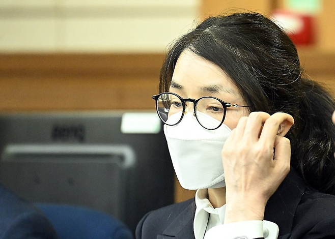 도이치모터스 주가조작 혐의와 통일교 금품수수 의혹 등으로 구속기소 된 김건희 여사가 24일 서울 서초구 서울중앙지법에서 열린 첫 재판에 출석해있다. 2025.9.24 / 사진=연합뉴스