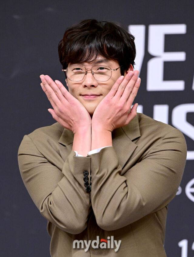 배우 최다니엘이 인사하고 있다. / 유진형 기자(zolong@mydaily.co.kr)