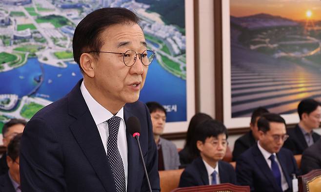 김윤덕 국토교통부 장관이 11일 서울 여의도 국회에서 열린 국토교통위원회 전체회의에서 발언하는 모습. 뉴시스