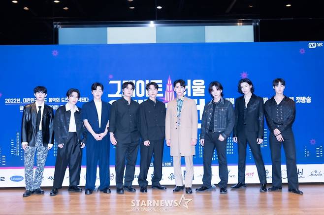 윤박, 페퍼톤스, 적재, 노민우, 엔플라잉, 윤성현, 김재환, 고영배가 20일 오전 온라인 생중계로 진행된 엠넷 예능 '그레이트 서울 인베이전' 제작발표회에 참석해 포즈를 취하고 있다. 글로벌 밴드가 되기 위해 THE G TOWER(더 지 타워)에 모인 밴드들의 혹독한 생존게임을 그린 프로그램 '그레이트 서울 인베이전'은 오늘(20일) 첫 방송된다. /사진제공=엠넷 2022.07.20