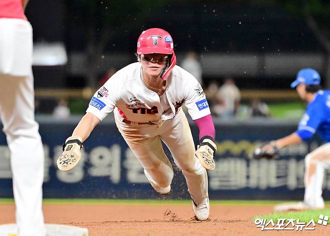 10일 오후 광주기아챔피언스필드에서 열린 '2025 신한 SOL Bank KBO리그' 삼성 라이온즈와 KIA 타이거즈의 경기, 6회말 1사 2루 KIA 박찬호가 김선빈의 우익수 플라이때 태그업을 시도하고 있다. 엑스포츠뉴스 DB