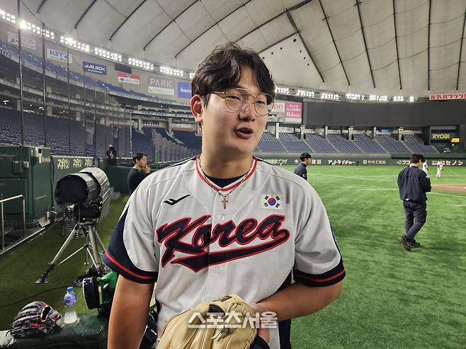 야구대표팀 김서현이 13일 일본 도쿄돔에서 열린 팀 훈련에서 취재진을 만났다. 도쿄 | 김동영 기자 raining99@sportsseoul.com