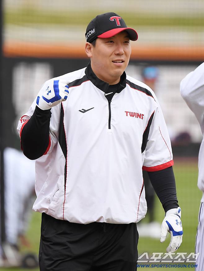 30일 대전 한화생명볼파크에서 열린 LG와 한화의 한국시리즈 4차전. LG 김현수가 훈련을 하고 있다. 대전=정재근 기자 cjg@sportschosun.com/2025.10.30/