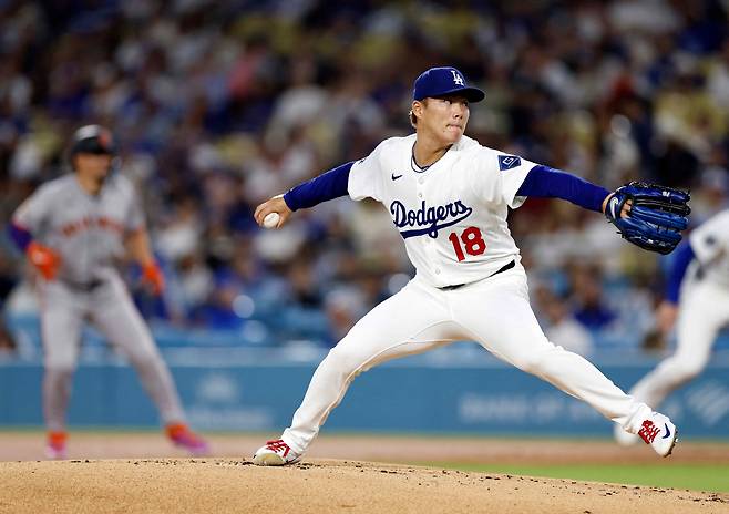 LA 다저스 야마모토 요시노부가 NL 사이영상 투표에서 1,2위표를 단 1개도 얻지 못했다. AFP연합뉴스