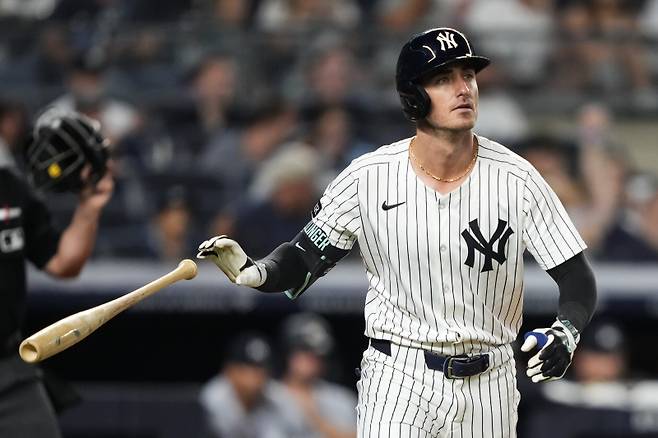 <yonhap photo-3960=""> New York Yankees' Cody Bellinger (35) hits a home run during the third inning of a baseball game against the Minnesota Twins, Wednesday, Aug. 13, 2025, in New York. (AP Photo/Yuki Iwamura)/2025-08-14 10:49:51/ <저작권자 ⓒ 1980-2025 ㈜연합뉴스. 무단 전재 재배포 금지, AI 학습 및 활용 금지></yonhap>