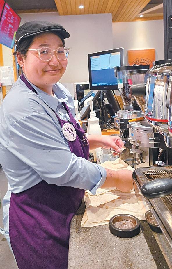 바리스타로 일하는 이호연씨는 2022년부터 ‘스마일도너’로 그룹홈 아동을 후원하고 있다.