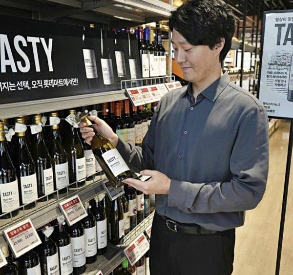 롯데마트·슈퍼가 출시한 자체 브랜드 ‘테이스티’ 와인. 롯데마트·슈퍼 제공