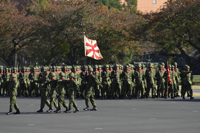 2024년 11월 자위대 창설 70주년 기념식에서 이동 중인 육군자위대원들/EPA연합뉴스