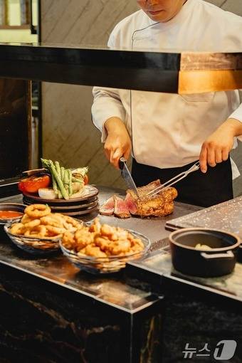 수험생 할인을 선보이는 뷔페 레스토랑인 모모카페(코트야드메리어트남대문 제공)