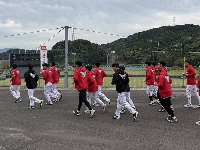 SSG 랜더스는 가고미사 유망주 집중 육성 캠프에서 러닝 훈련 비중을 강화했다. (SSG 랜더스 제공)