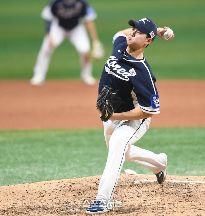 김영우가 9일 서울 고척 스카이돔에서 열린 ‘2025 K-베이스볼 시리즈’ 체코와 2차전 경기 9회 역투하고 있다. 고척 | 최승섭기자 thunder@sportsseoul.com