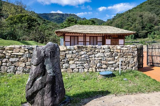 금산 인삼 시배지인 개삼터에 조성된 '강처사 생가'