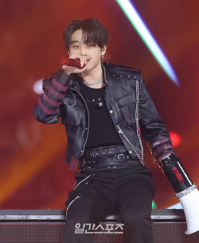 ‘2025 코리아 그랜드 뮤직 어워즈 with iM뱅크’(2025 KGMA) 첫날 아티스트데이가 14일 오후 인천 영종도 인스파이어 아레나에서 펼쳐졌다. 그룹 더보이즈의 선우가 공연을 펼치고 있다. KGMA는 한 해 동안 국내외 팬들에게 많은 사랑을 받은 K팝 아티스트와 작품들을 조명해 차별화된 콘텐츠를 선보이는 K팝 축제다. 올해는 KGMA 조직위원회와 크리에이터링, 디오디가 공동 주관하며, 인천광역시와 인천관광공사가 후원한다. 타이틀 스폰서로는 iM뱅크가 함께한다. 2025 KGMA는 KT ENA가 주관 방송사로 참여하며, 틱톡라이브를 통해 일본, 중국을 제외한 국내 및 글로벌에 생중계된다. 일본에서는 훌루 재팬을 통해 실시간으로 볼 수 있다. 영종도(인천)=KGMA특별취재단/2025.11.14./