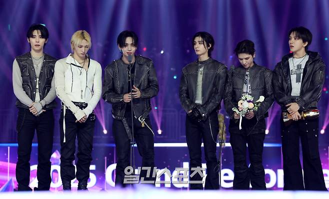 2025 코리아 그랜드 뮤직 어워즈 with iM뱅크’(2025 KGMA) 첫날 아티스트데이가 14일 오후 인천 영종도 인스파이어 아레나에서 펼쳐졌다. 보이넥스트도어가 그랜드아퍼포머상을 수상하고 소감을 말하고 있다. KGMA는 한 해 동안 국내외 팬들에게 많은 사랑을 받은 K팝 아티스트와 작품들을 조명해 차별화된 콘텐츠를 선보이는 K팝 축제다. 올해는 KGMA 조직위원회와 크리에이터링, 디오디가 공동 주관하며, 인천광역시와 인천관광공사가 후원한다. 타이틀 스폰서로는 iM뱅크가 함께한다. 2025 KGMA는 KT ENA가 주관 방송사로 참여하며, 틱톡라이브를 통해 일본, 중국을 제외한 국내 및 글로벌에 생중계된다. 일본에서는 훌루 재팬을 통해 실시간으로 볼 수 있다. 영종도(인천)=KGMA특별취재단/2025.11.14./