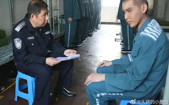 엑소 출신 가수 크리스의 최근 수감 사진이라며 중국 소셜미디어에 퍼진 사진. 경찰은 조작된 가짜 사진이라고 밝혔다. /사진=웨이보