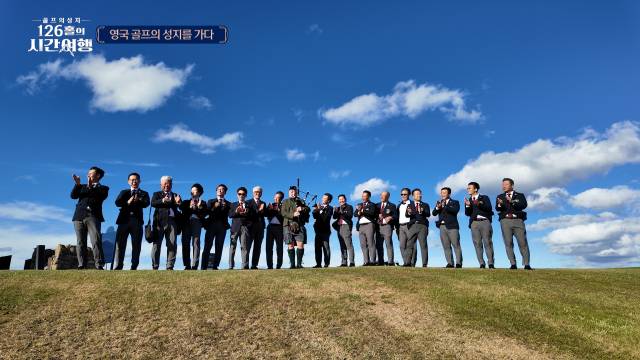 백파이프 연주자와 기념 촬영. 사진 제공=SBS골프