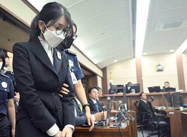 구치소에 수감 중인 김건희 여사가 법정에 출석하고 있다. ⓒ사진공동취재단