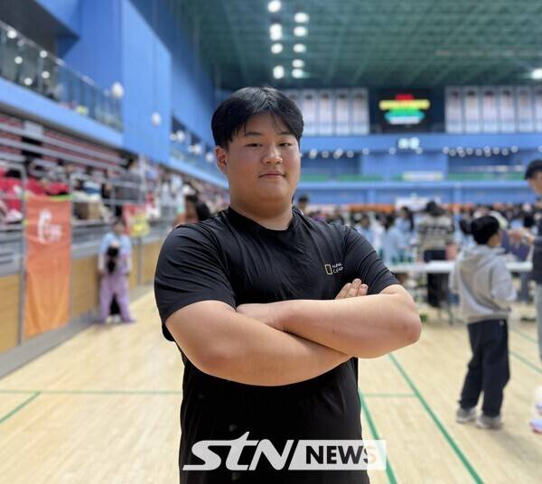 서우주가 인터뷰 종료 후 사진 포즈를 취하고 있다. /사진(밀양)=강의택 기자