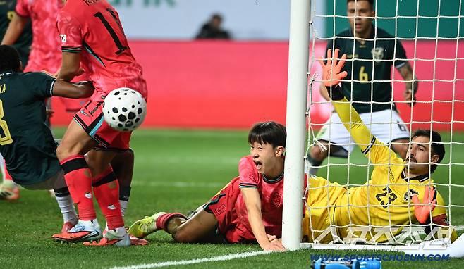 14일 대전월드컵경기장에서 열린 대한민국과 볼리비아의 A매치 평가전. 이재성이 헤더슛을 시도하고 있다. 대전=허상욱 기자wook@sportschosun.com/2025.11.14/