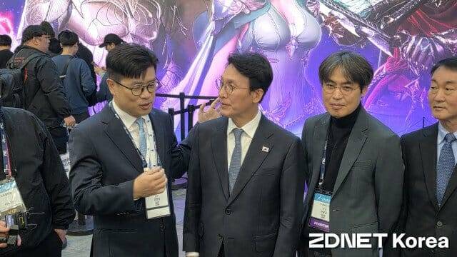 김민석 국무총리가 15일 지스타 2025 현장을 찾았다.(사진=지디넷코리아)