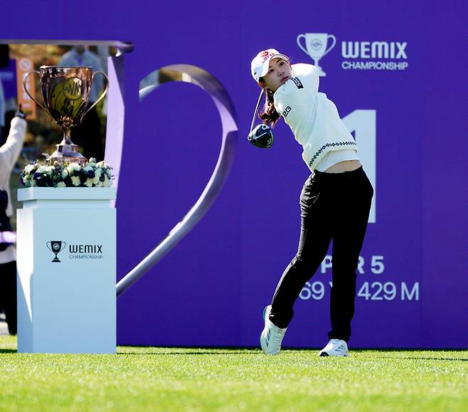 위믹스 챔피언십 첫날 싱글 매치플레이에서 유현조를 제압하고 파이널A로 향하게 된 황유민. 위믹스 챔피언십