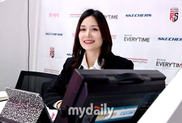 표승주 해설위원이 중계를 준비하고 있다 / 대전 = 유진형 기자 zolong@mydaily.co.kr