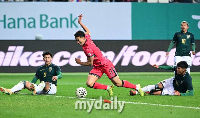 2025년 11월 14일 오후 대전월드컵경기장에서 대한민국과 볼리비아의 친선경기가 열렸다. 조규성이 후반전 골을 넣고 있다./대전월드컵경기장=유진형 기자