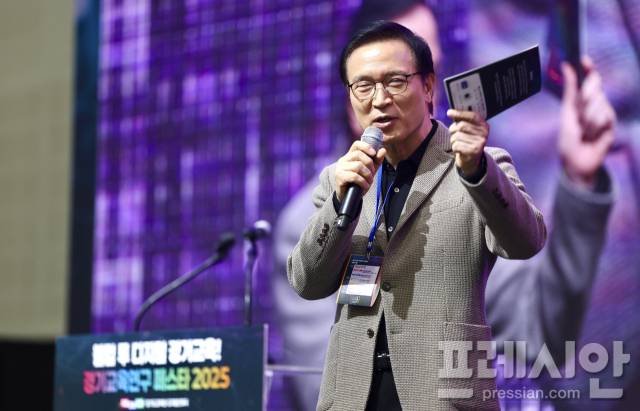 ▲15일 수원컨벤션센터에서 열린 ‘웰컴 투 디지털! 경기교육연구 페스타 2025’에 참석한 임태희 경기도교육감. ⓒ경기도교육청