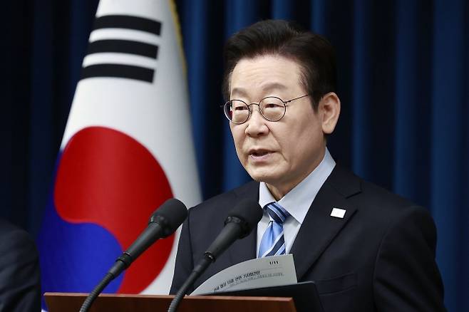 이재명 대통령, 한미 팩트시트 발표 - 이재명 대통령이 14일 서울 용산 대통령실에서 한·미 간 관세·안보 합의를 문서화하는 ‘조인트 팩트시트(JFS·합동설명자료)’ 관련 발표를 하고 있다. 2025.11.14. 뉴시스