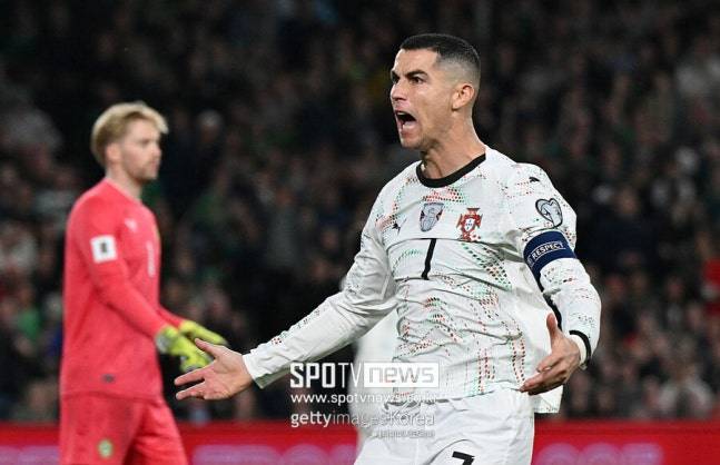 ▲ 호날두는 퇴장 이후 곧바로 대표팀 캠프를 떠난 것으로 알려졌다. 예선 마지막 경기는 이미 뛰지 못하지만, 그의 향후 운명이 결정되는 시점은 12월 초 개최될 FIFA 징계위원회 회의다. 이 회의에서 결정되는 징계 여부에 따라 호날두의 마지막 월드컵의 출발점이 완전히 달라지게 된다.