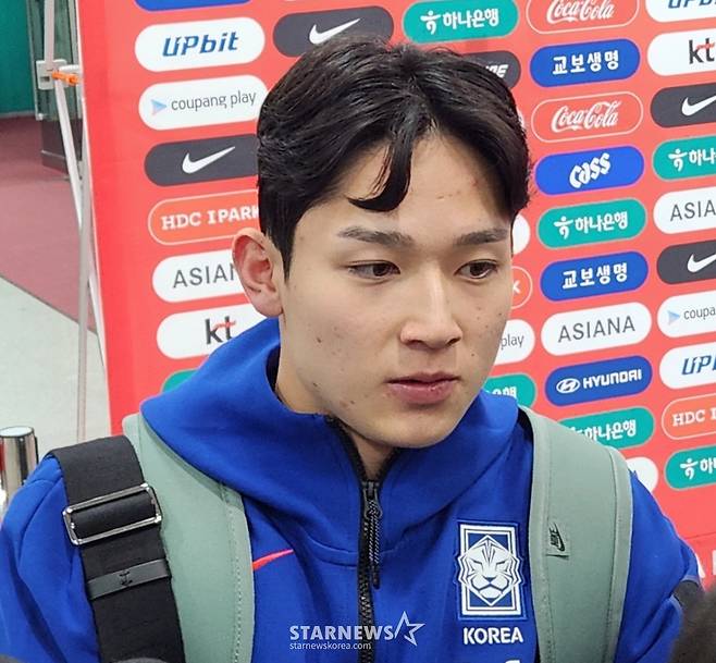 대한민국 국가대표팀과 볼리비아의 14일 대전월드컵경기장에서 열린 친선경기가 끝난 뒤 취재진의 질문에 답하는 양민혁. /사진=박건도 기자