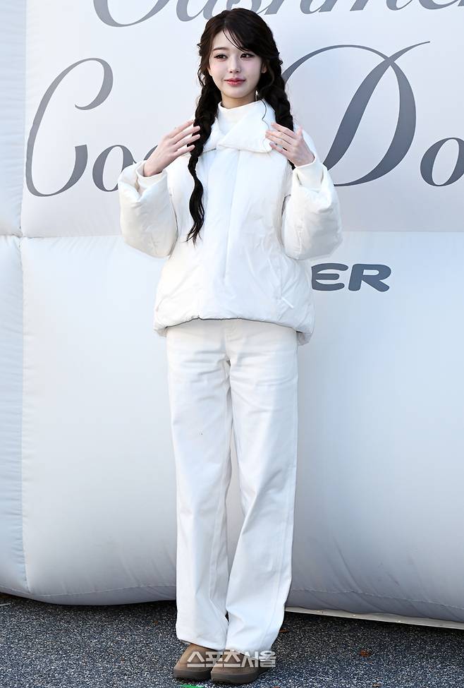 장원영이 포토월을 소화하고 있다. 이주상기자 rainbow@sportsseoul.com