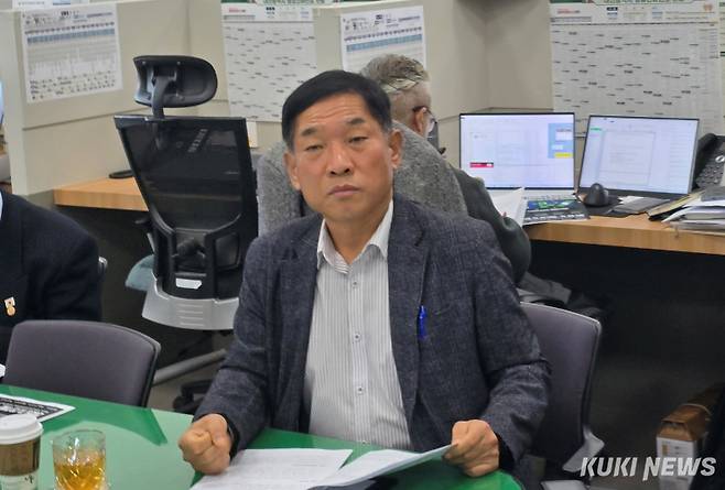 전일홍 대전시 문화예술관광국장이 13일 기자간담회에서 성공적인 대전특수영상영화제를 만들겠다며 주먹을 불끈 쥐고 있다. 사진=명정삼 기자