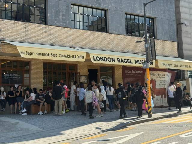 런던베이글뮤지엄 매장 전경/사진=엘비엠