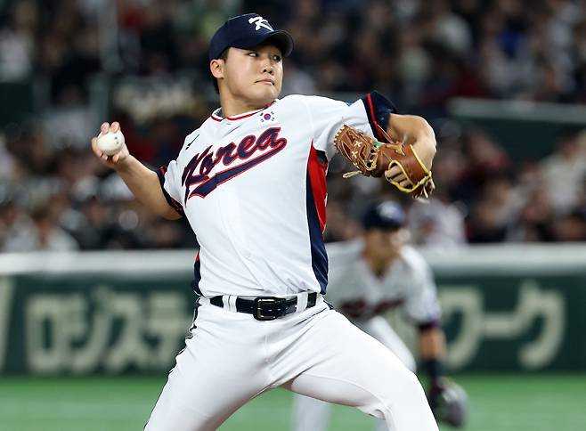 힘차게 공 던지는 선발투수 정우주
(도쿄=연합뉴스) 이동해 기자 = 16일 일본 도쿄돔에서 열린 2025 K베이스볼 시리즈 대한민국과 일본의 평가전. 1회초 대한민국 선발투수 정우주가 역투하고 있다. 2025.11.16
eastsea@yna.co.kr
(끝)
<저작권자(c) 연합뉴스, 무단 전재-재배포, AI 학습 및 활용 금지>