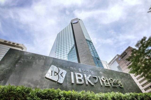 IBK기업은행은 17일 IBK벤처대출을 지원받은 바이오 소재·부품 장비기업 큐리오시스가 지난 13일 코스닥 시장에 성공적으로 상장했다고 밝혔다. /IBK기업은행