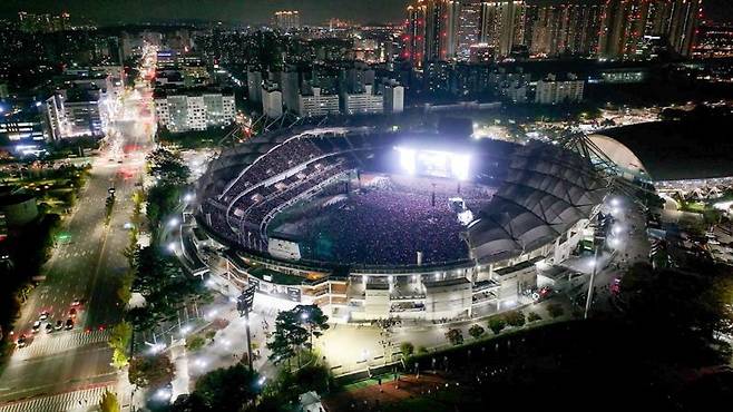공연 당시 고양종합운동장 전경. 고양시 제공