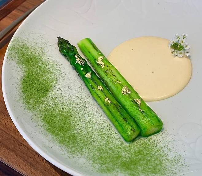 제주 아스파라거스로 만든 요리. 인스타그램