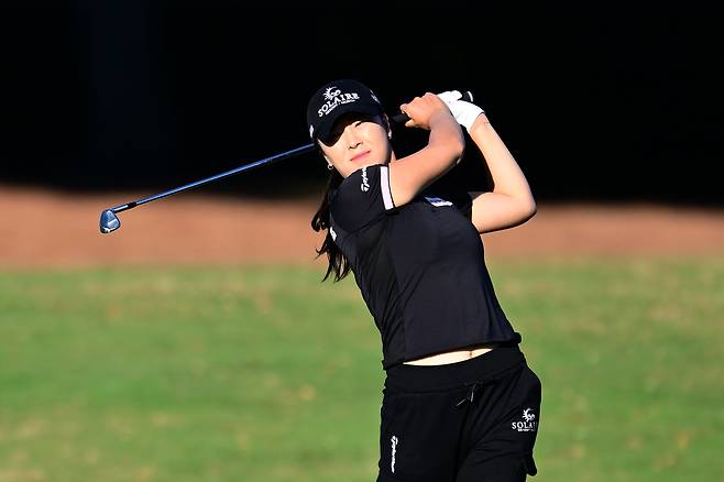 윤이나가 지난 14일 열린 LPGA 투어 ‘디안니카 드리븐 바이 게인브리지 앳 팰리컨’ 1라운드 경기 도중 8번 홀에서 아이언 샷을 하고 있다. 게티이미지코리아