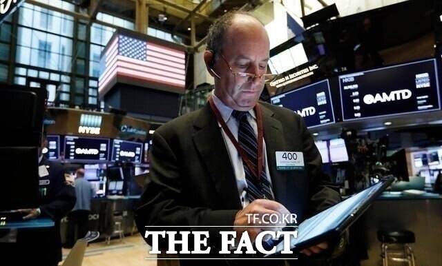 17일(현지시간) 뉴욕증권거래소(NYSE)에서 다우존스30산업평균지수는 전장보다 557.24포인트(1.18%) 내린 4만6590.24에 마감했다. /AP.뉴시스