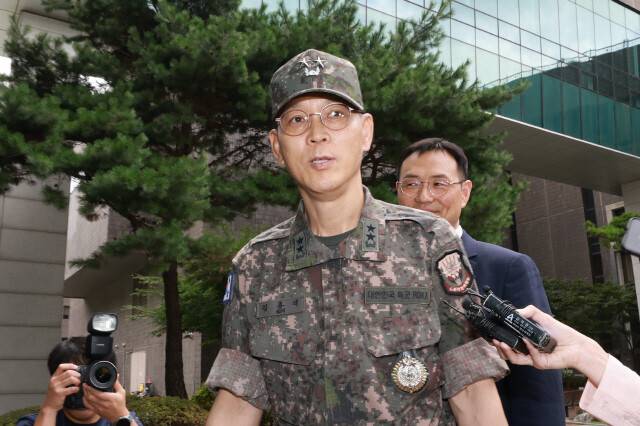 김용대 전 드론작전사령관이 8월17일 오전 내란특검 사무실이 있는 서울 서초구 서울고등검찰청에 들어서고 있다. 김혜윤 기자 unique@hani.co.kr