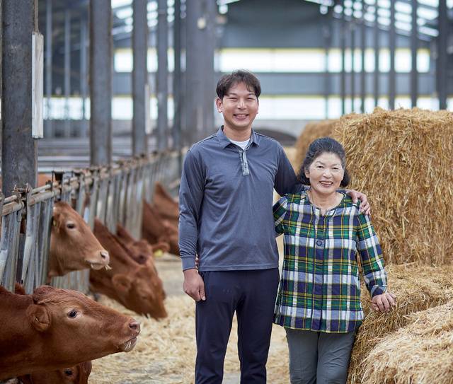 서화자 대표(오른쪽)와 후계자 김명상 대표.
