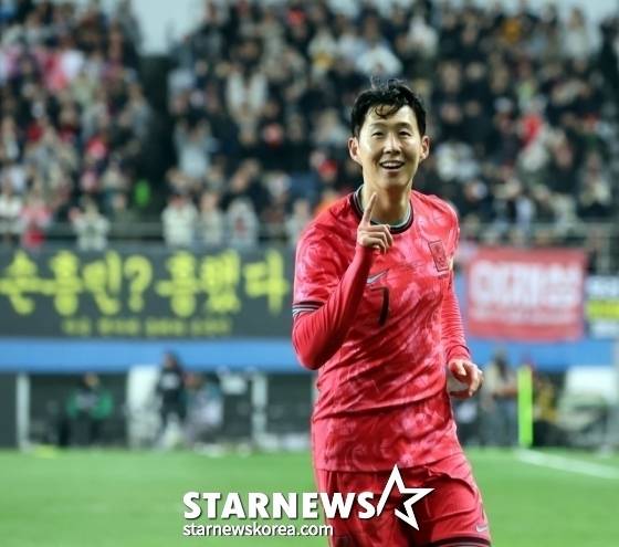 손흥민이 지난 14일 대전월드컵경기장에서 열린 한국 대 볼리비아의 '하나은행 초청 축구 국가대표팀 친선경기'에서 골 세리머니하고 있다. /사진=강영조 선임 기자