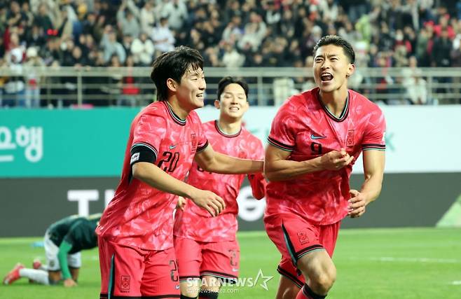 후반 손흥민 대신에 투입된 조규성이 4일 대전월드컵경기장에서 열린 대한민국축구대표팀과 볼리비아(FIFA 랭킹 76위)와의 친선경기에서 후반전 골을 성공시킨후 세상을 다 가진듯 자축하고 있다. /사진=강영조 선임기자