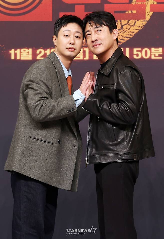 배우 배유람, 장혁진이 18일 서울 양천구 목동 SBS에서 진행된 금토드라마 '모범택시3' 제작발표회에 참석해 포즈를 취하고 있다./2025.11.18 /사진=김휘선 hwijpg@