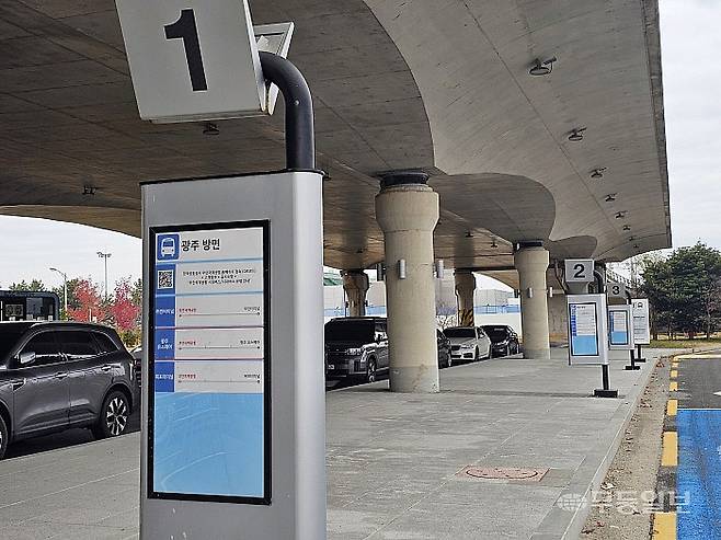 광주, 목포, 무안 등으로 향하는 공항 앞 버스터미널에 인적이 없다.최류빈기자 rubi@mdilbo.com